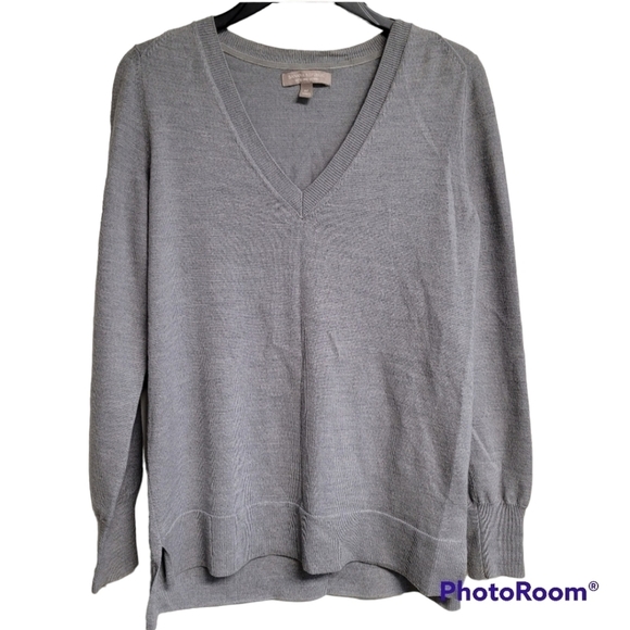Banana Republic Extra Fine Merino Wool Grey V Neck Sweater - Picture 1 of 8